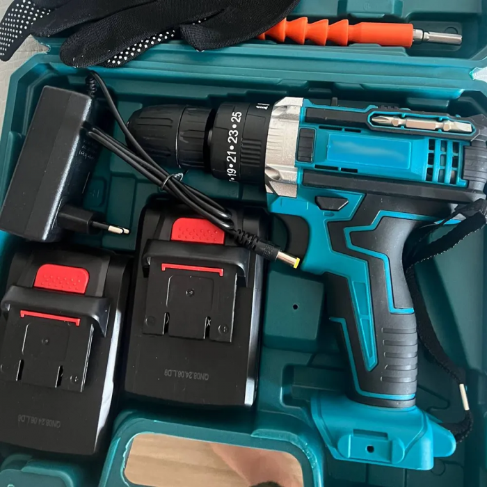 Шуруповерт Makita  (24V, 5.0AH) с набором инструментов, запасной аккумулятор